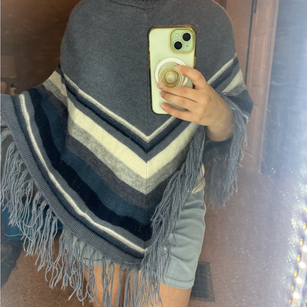 100% alpaca made it Peru.